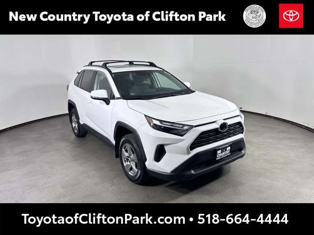 2023 Toyota RAV4 XLE's photo