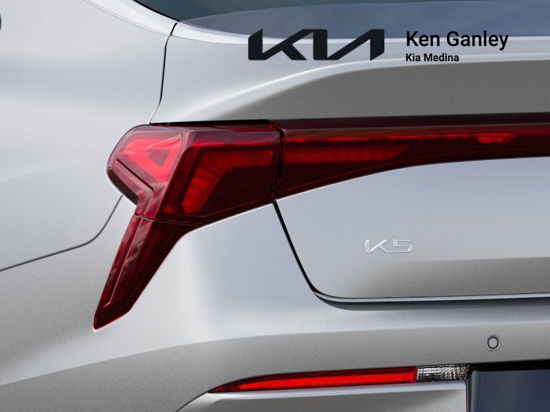 2026 Kia K5 GT-Line photo 11