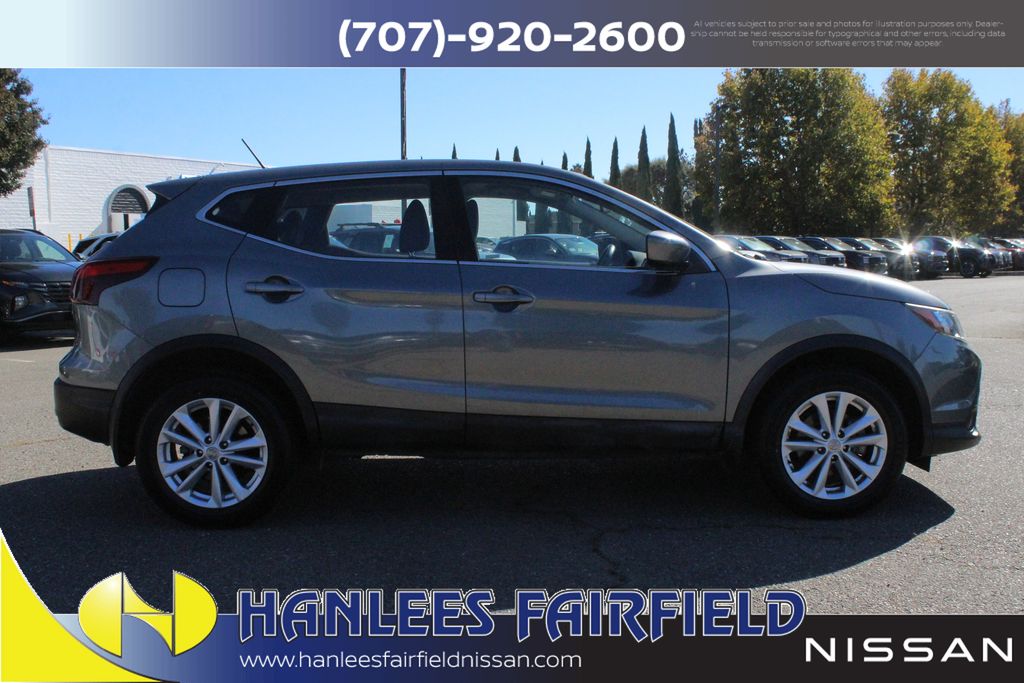 2018 Nissan Rogue Sport S photo 3