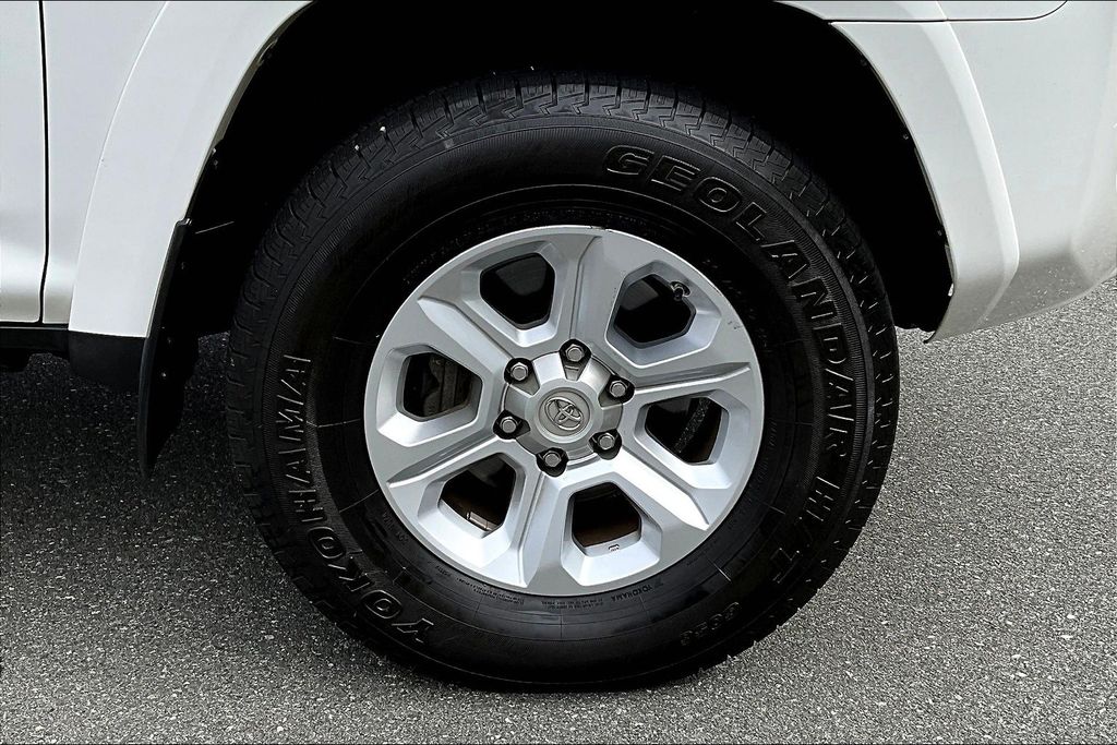 2020 Toyota 4Runner SR5 Premium photo 32