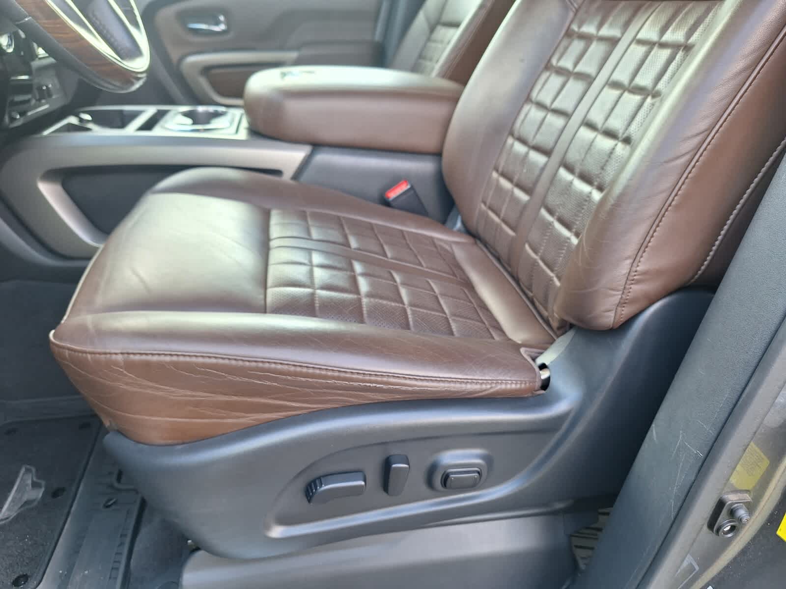 2021 Nissan Titan Platinum Reserve photo 10