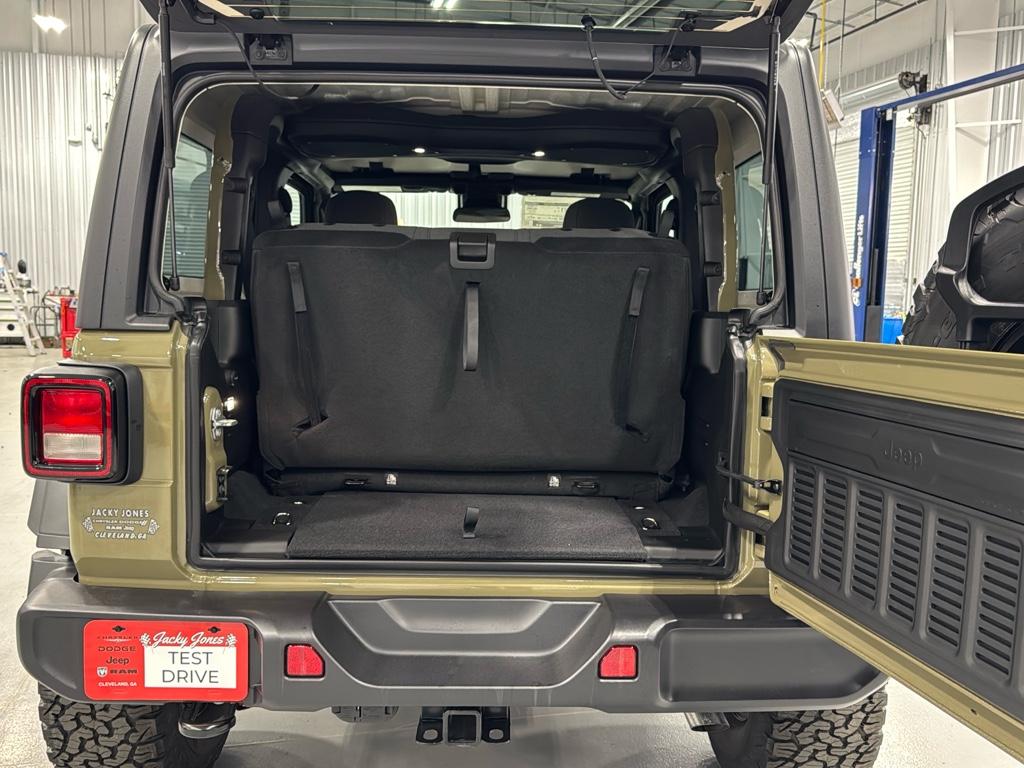 2025 Jeep Wrangler Willys photo 8