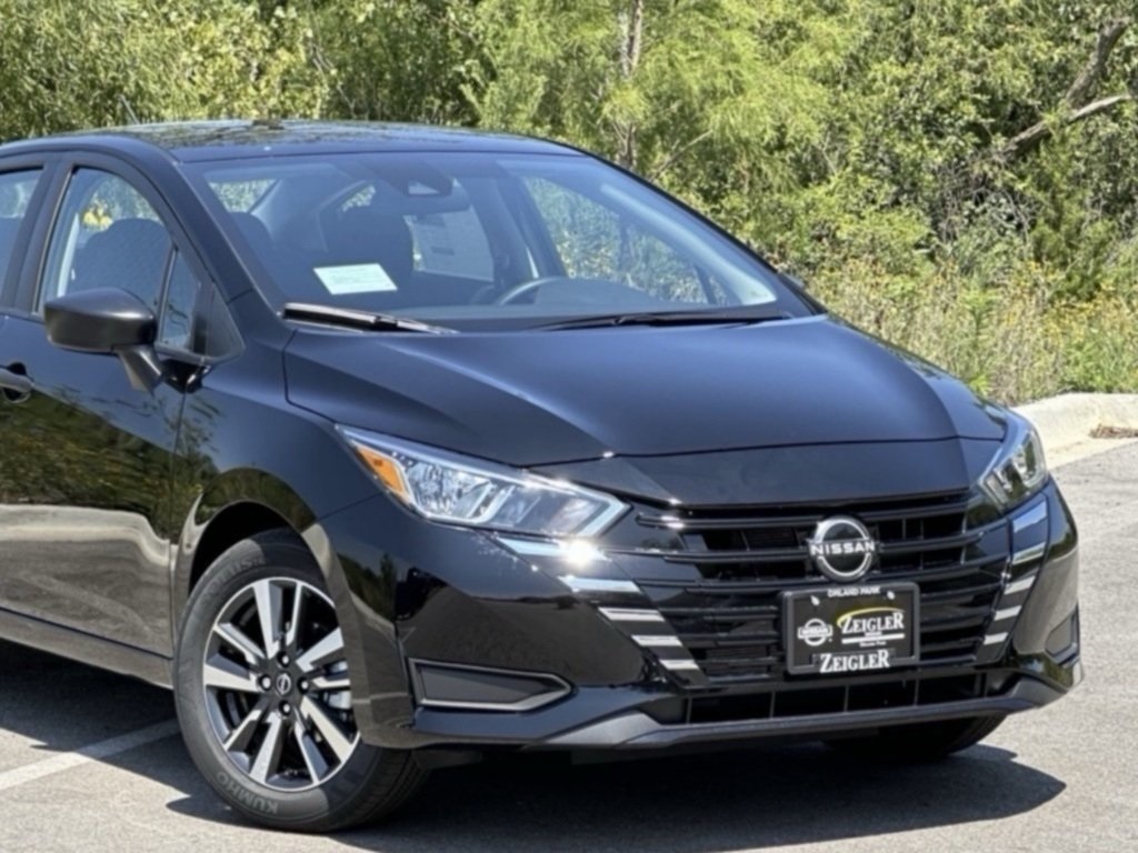 2025 Nissan Versa S photo 2