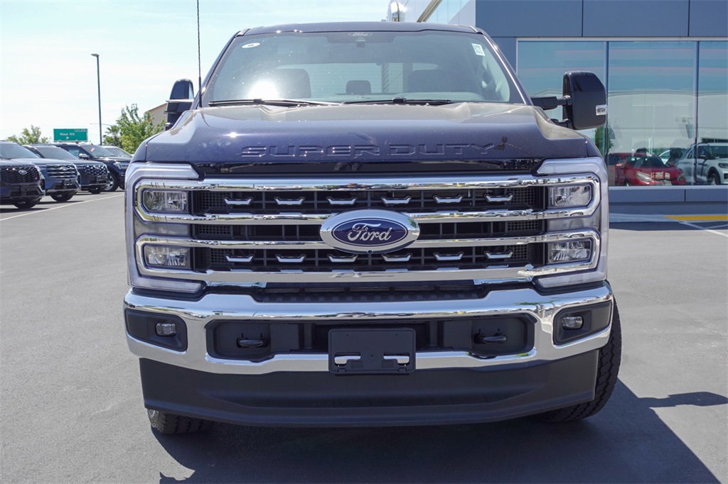 2025 Ford F-250 Lariat photo 2
