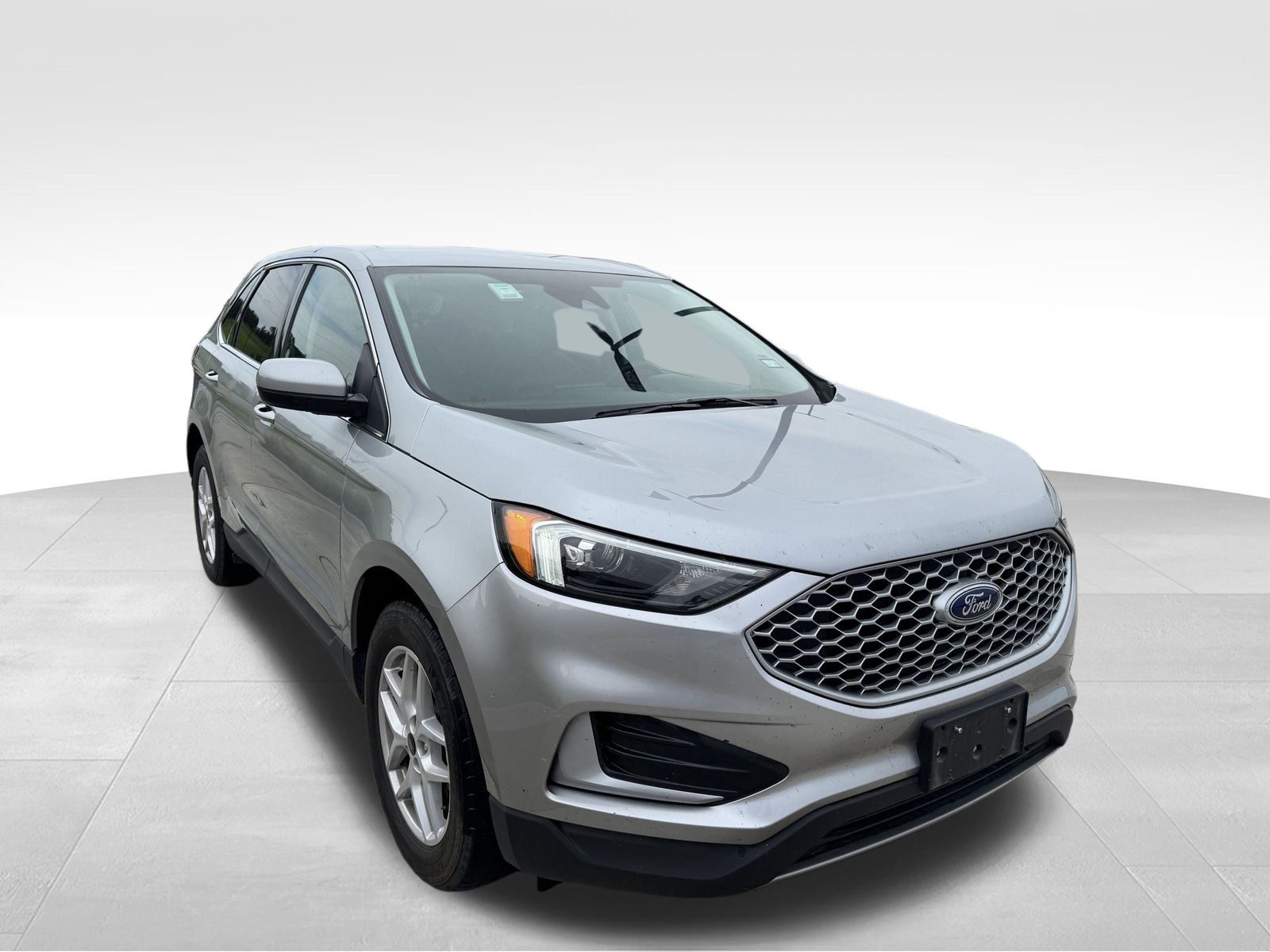 2024 Ford Edge SEL photo 2