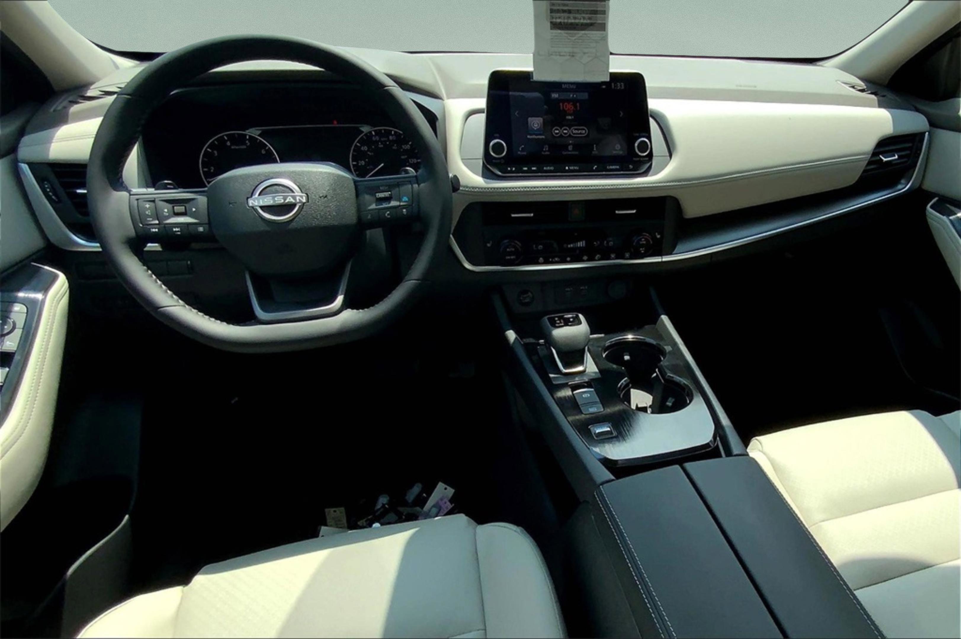 2026 Nissan Rogue SV photo 4