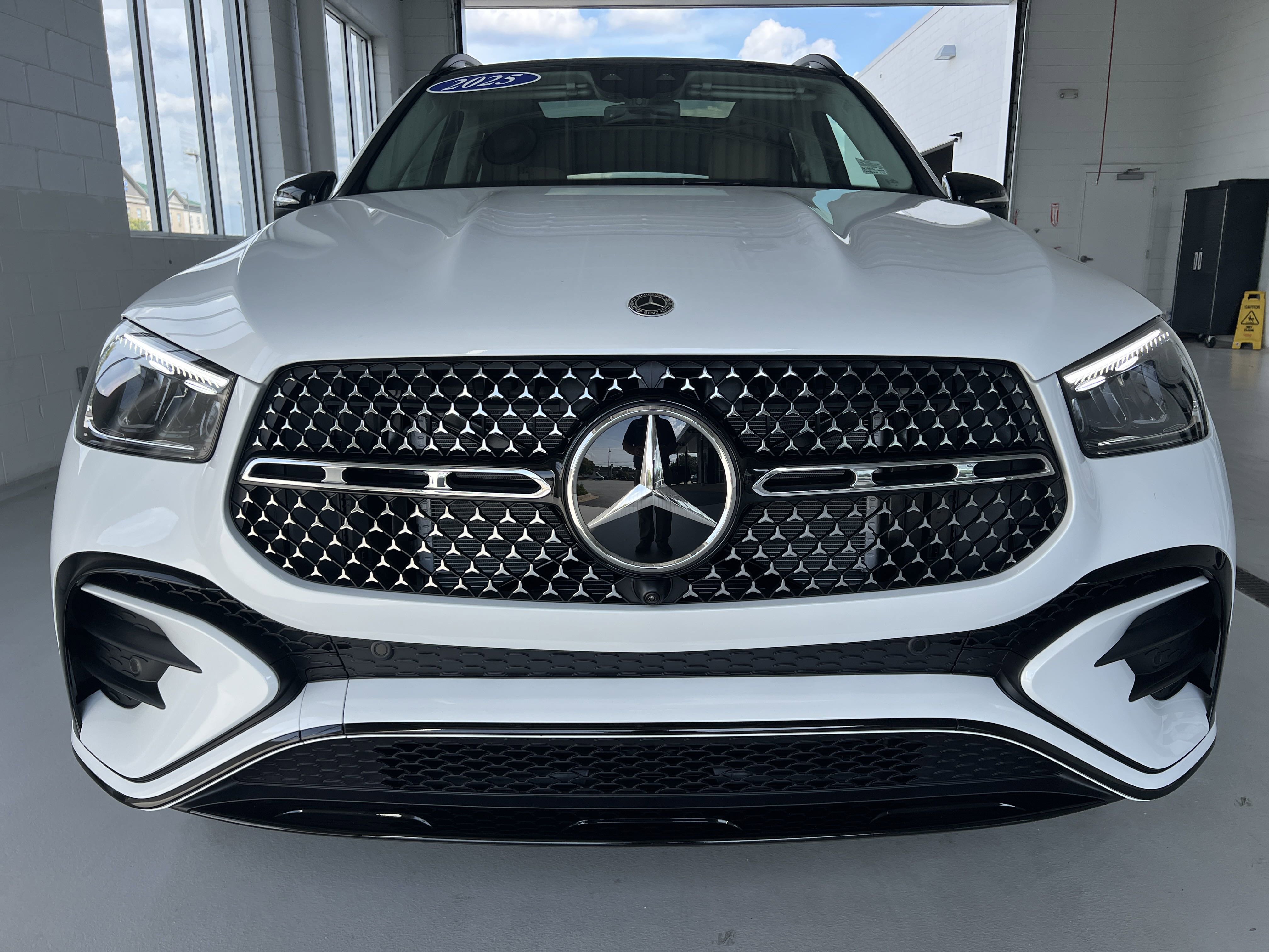 2025 Mercedes Benz GLE 350 4MATIC photo 4