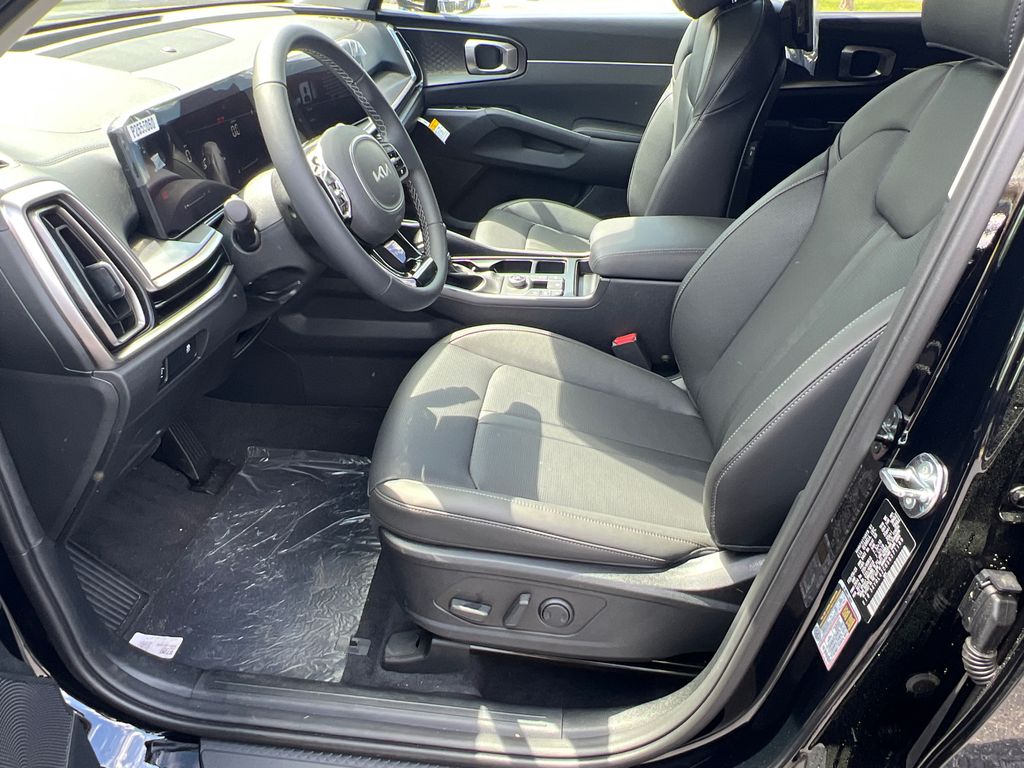 2025 Kia Sorento S photo 8