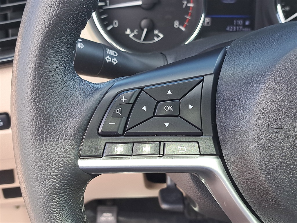 2018 Nissan Rogue SV photo 23