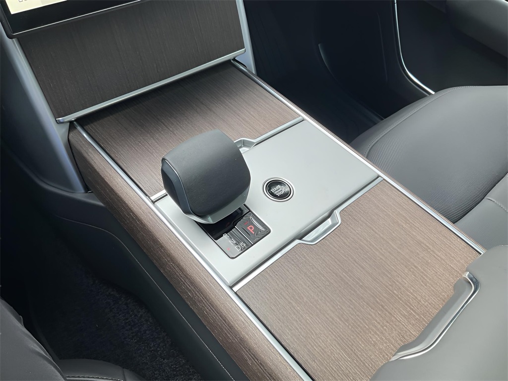 2025 Land Rover Range Rover SE photo 17