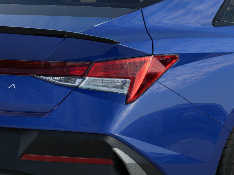 2025 Hyundai Elantra SEL Sport photo 10