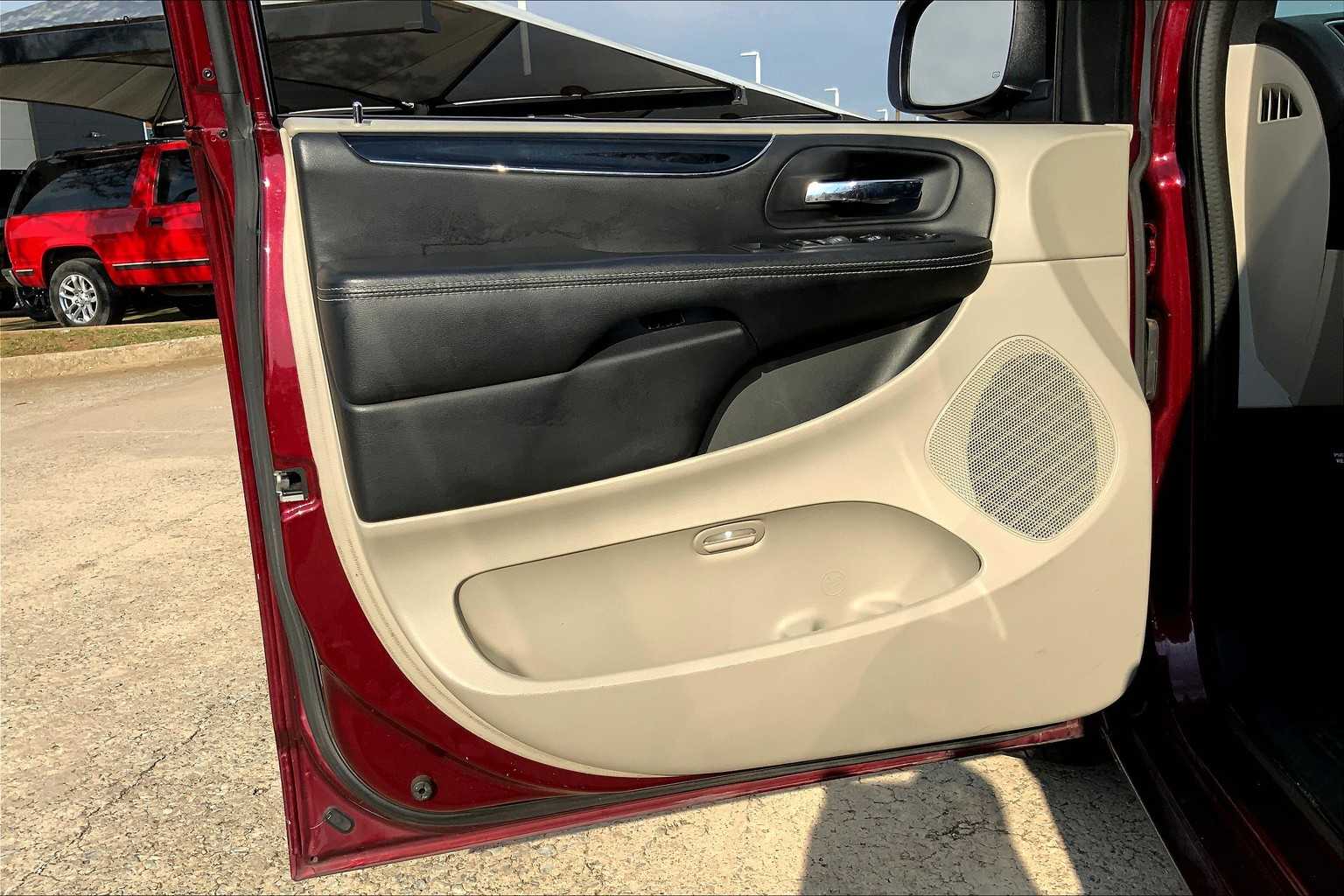 2017 Dodge Grand Caravan SXT photo 19