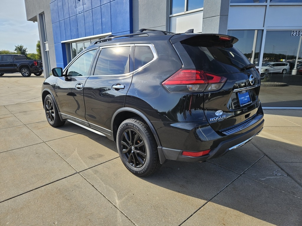 2017 Nissan Rogue SV photo 6