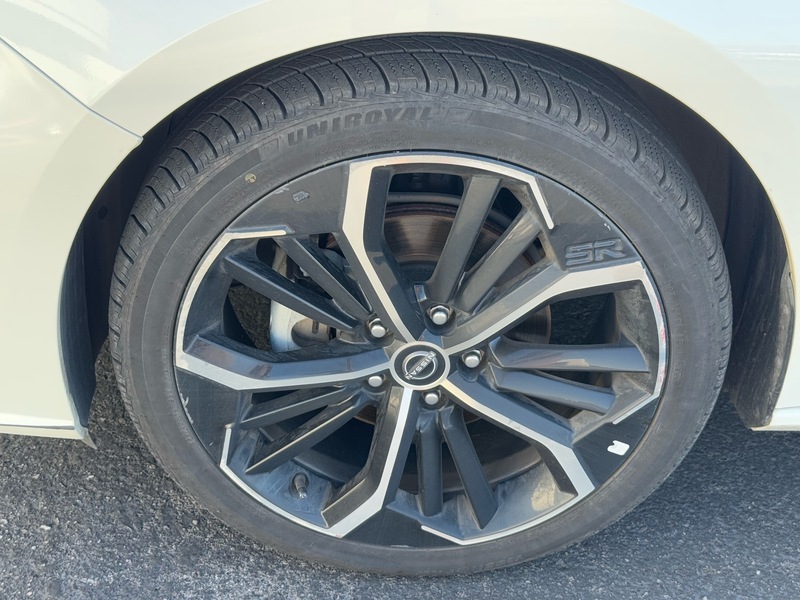 2023 Nissan Altima 2.5 SR photo 2