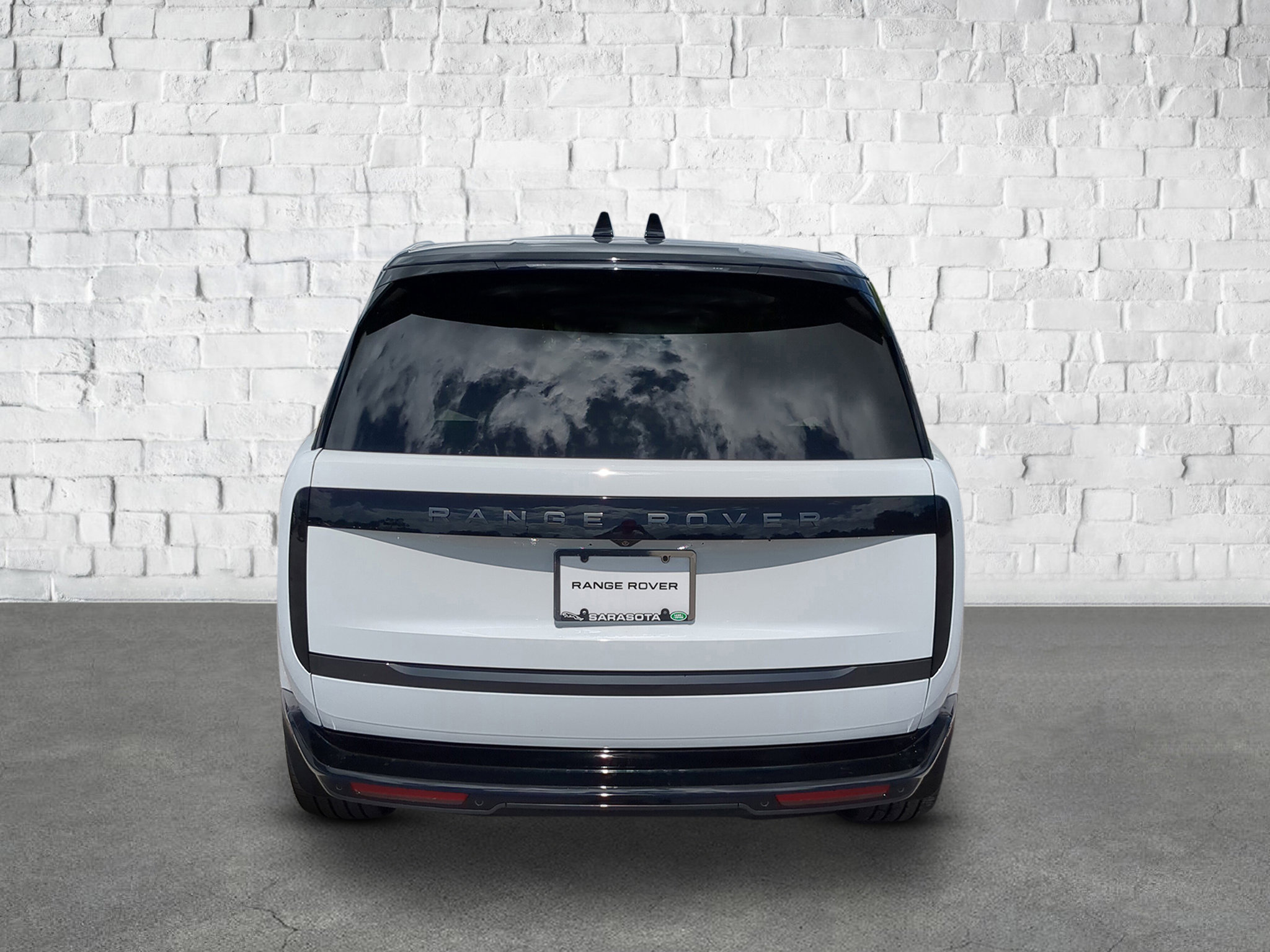 2025 Land Rover Range Rover SE photo 3