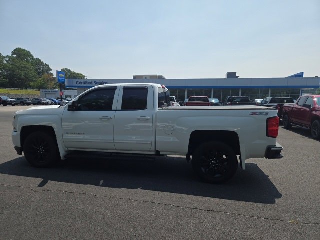 2017 Chevrolet Silverado 1500 LT photo 4