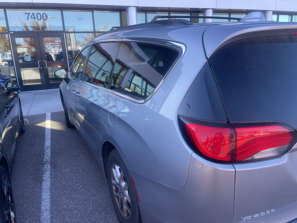 2020 Chrysler Voyager LXi photo 4