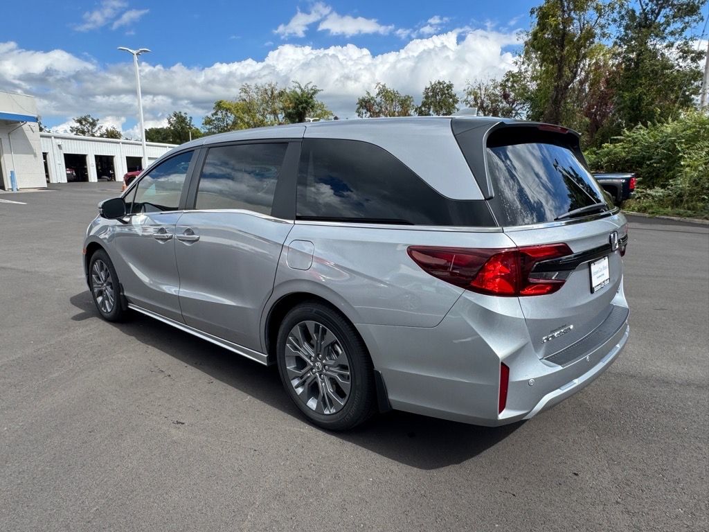 2026 Honda Odyssey Touring photo 3