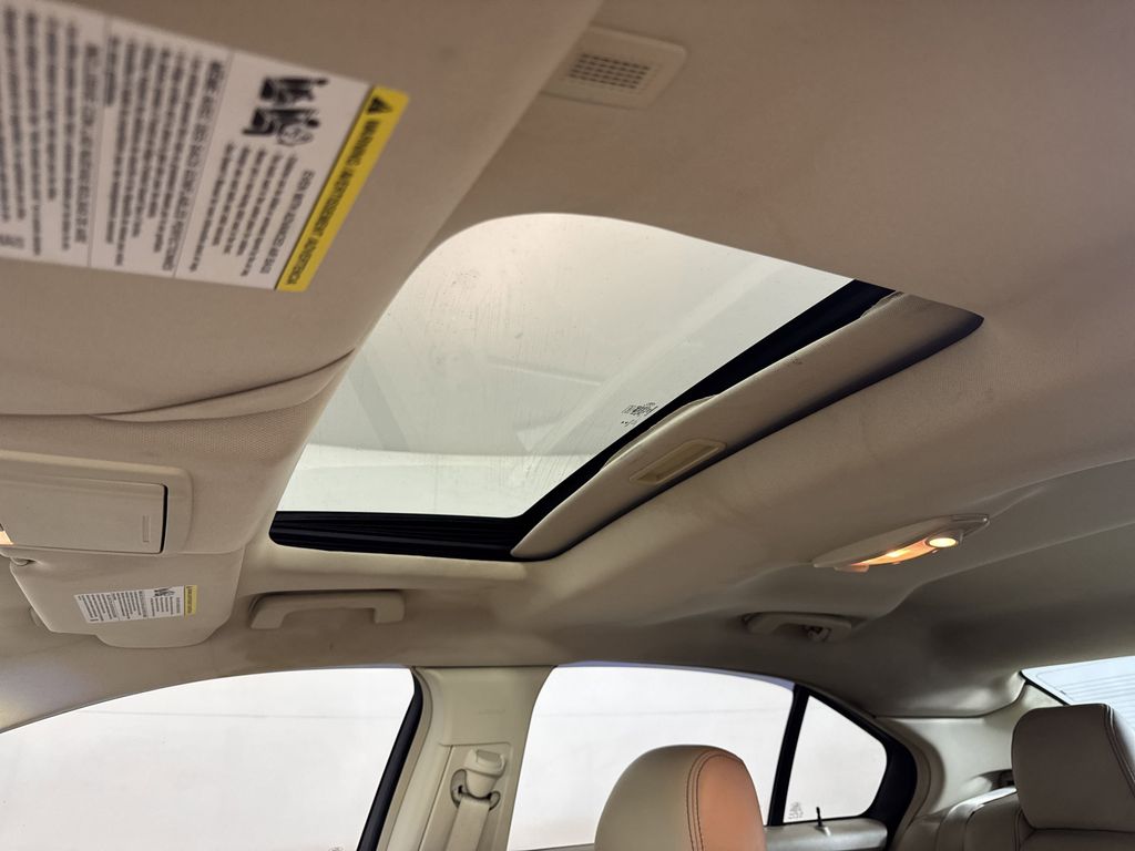 2015 Ford Taurus SEL photo 7