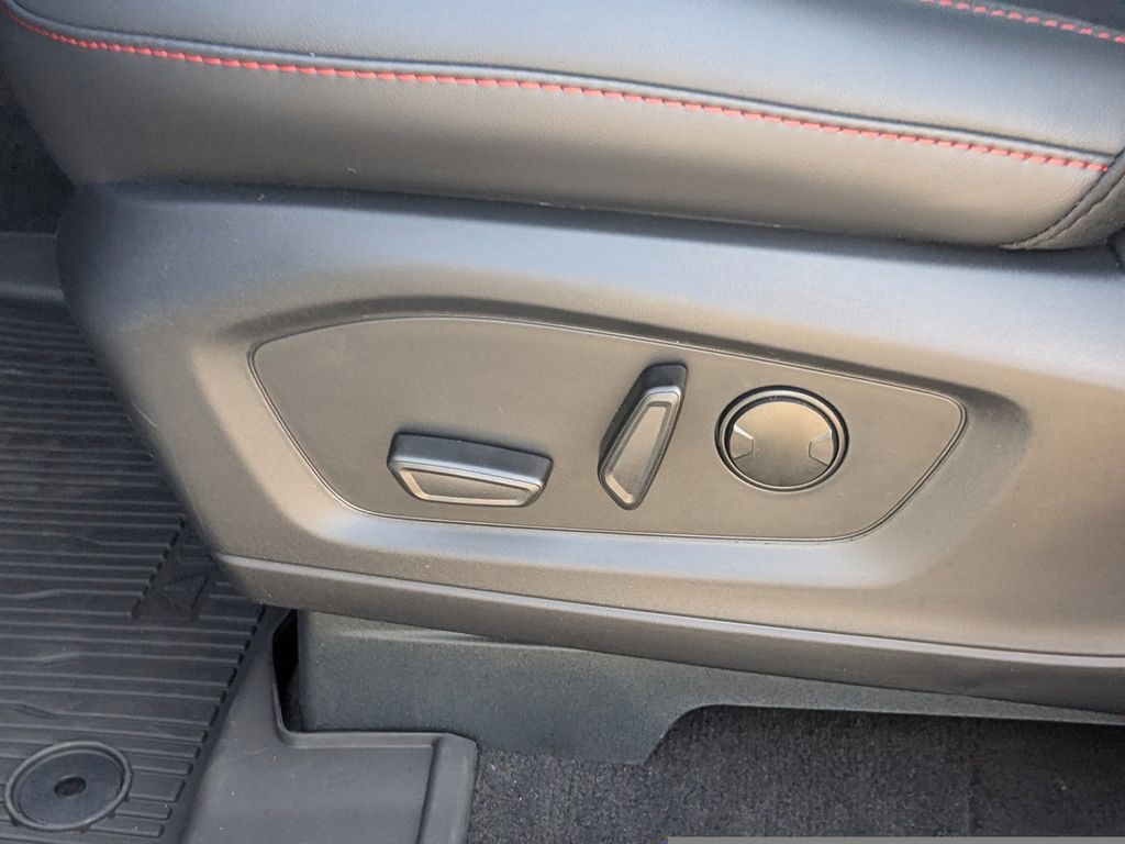 2025 Ford Explorer ST photo 14