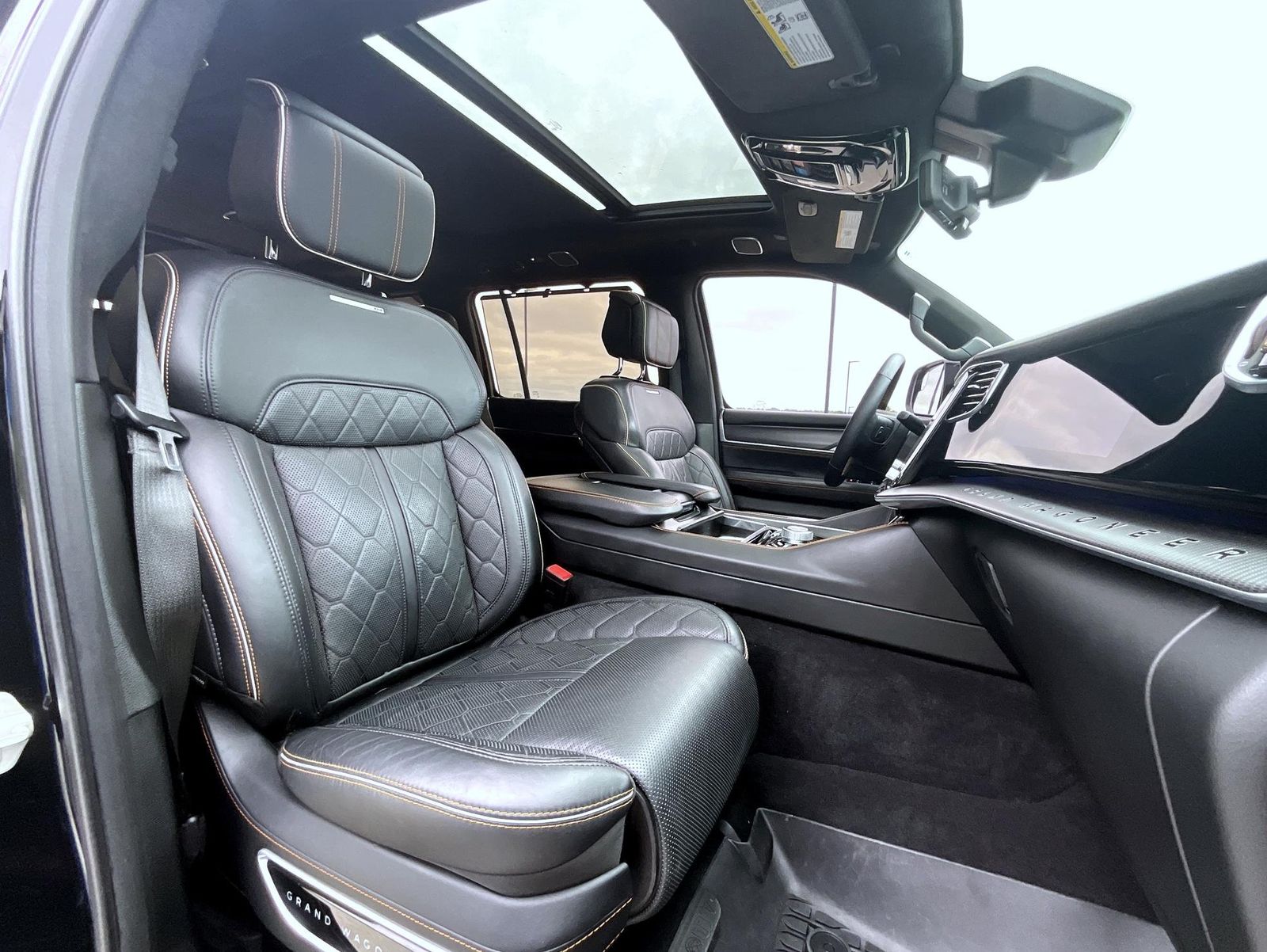 2023 Jeep Grand Wagoneer III Obsidian photo 16