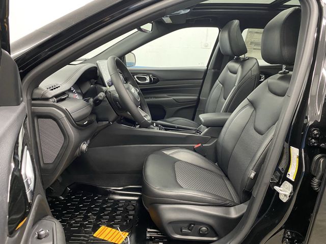 2026 Jeep Compass Latitude Altitude Special Edition photo 4