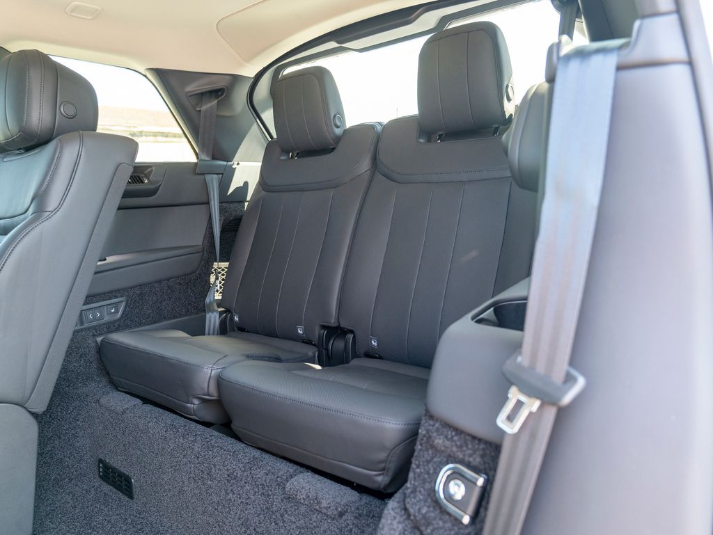 2025 Land Rover Range Rover SE photo 22