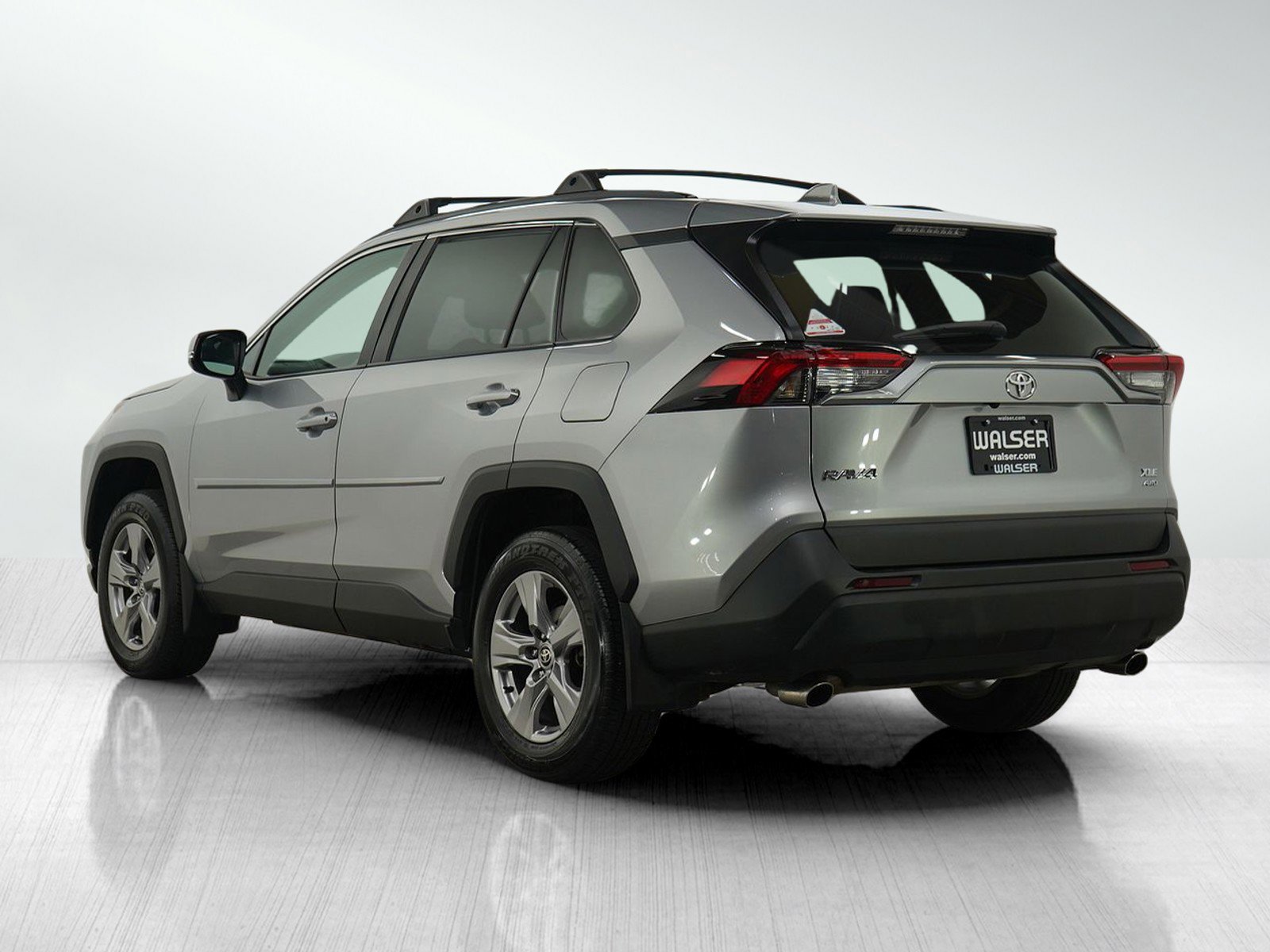 2022 Toyota RAV4 XLE photo 2