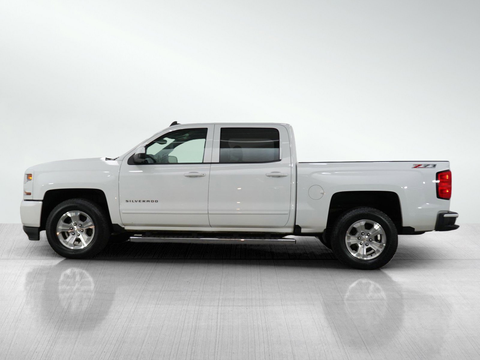 Used 2017 Chevrolet Silverado 1500 LT with VIN 3GCUKREC2HG272141 for sale in Bloomington, Minnesota
