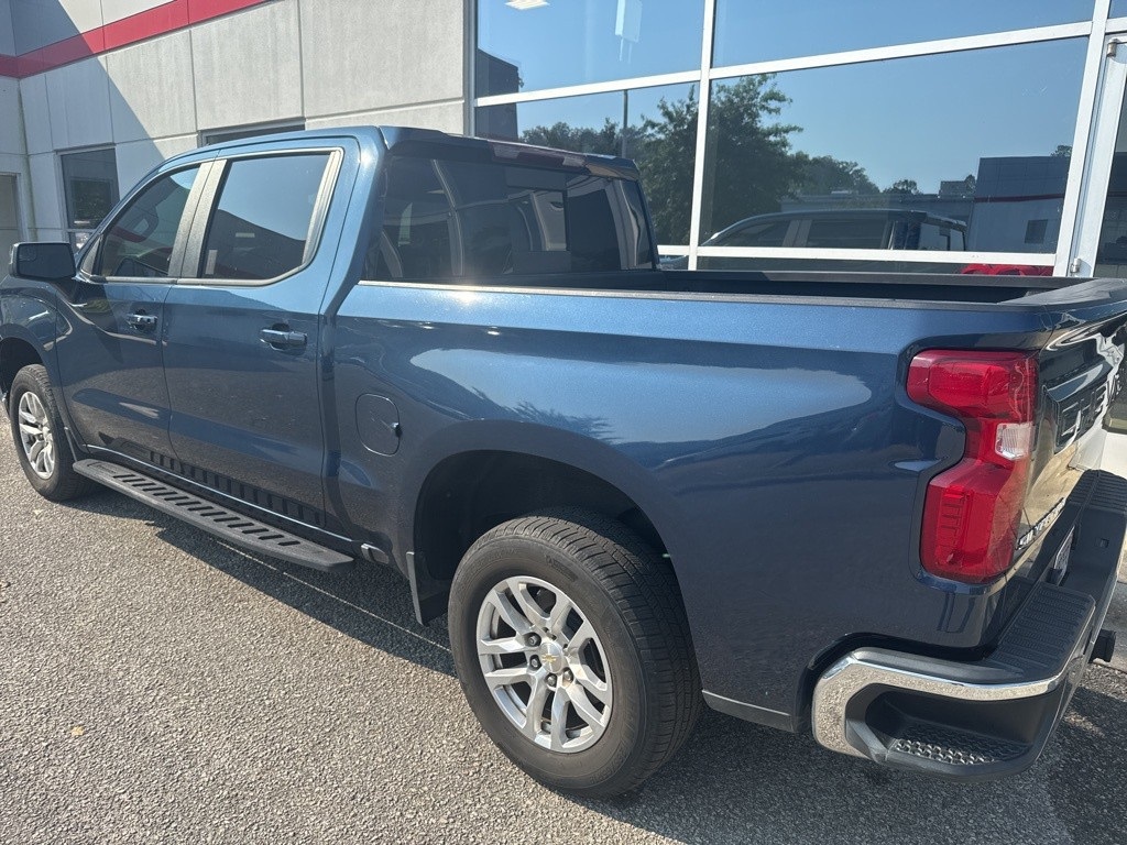 2021 Chevrolet Silverado 1500 LT photo 2