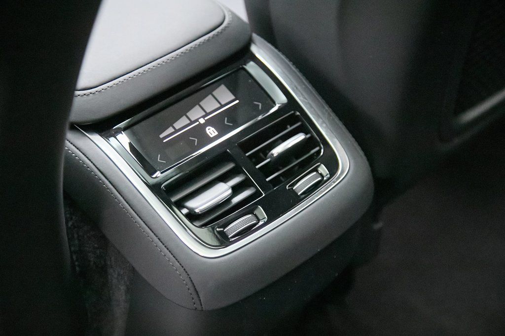 2025 VOLVO XC90 - Image 20