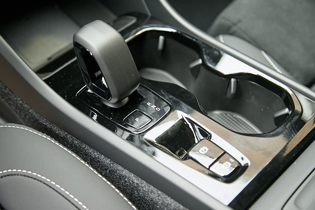 2026 VOLVO XC40 - Image 13