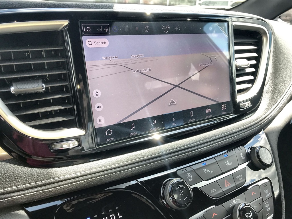 2026 Chrysler Pacifica photo 18