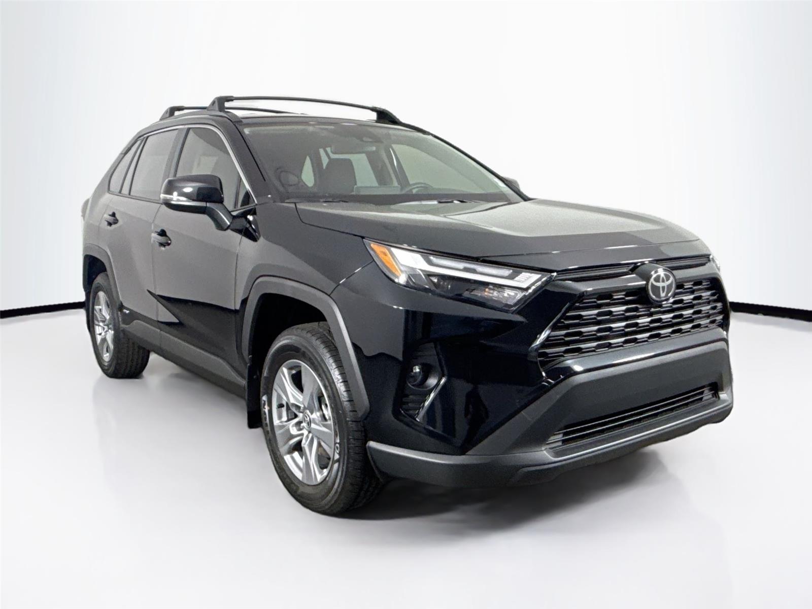 2025 Toyota RAV4 Hybrid XLE photo 4