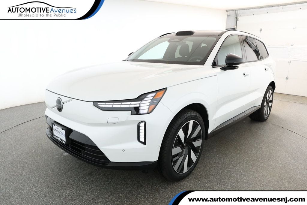 2025 Volvo EX90 Plus's photo