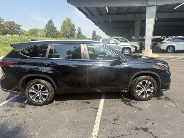 2023 Toyota Highlander XLE photo 4