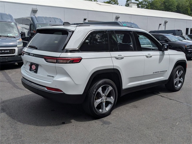2023 Jeep Grand Cherokee Limited photo 3