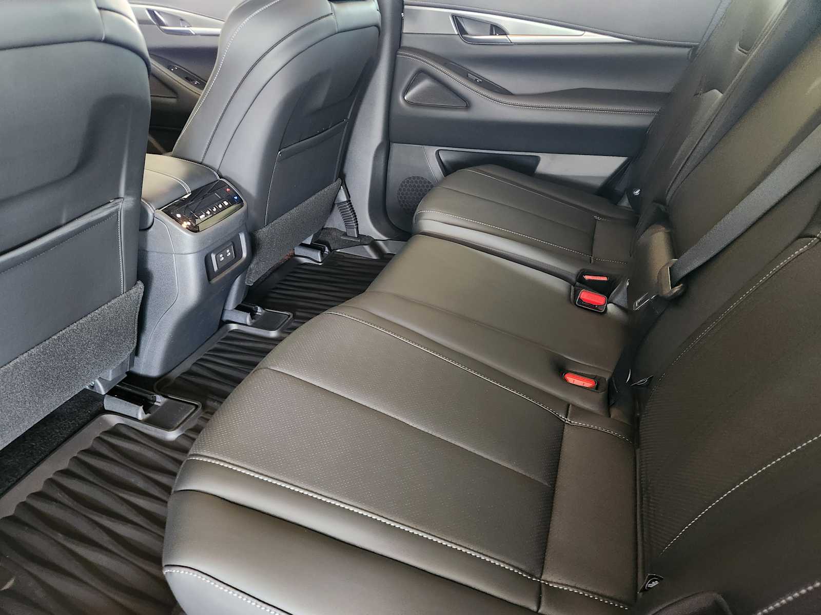 2026 Infiniti QX60 Pure photo 17