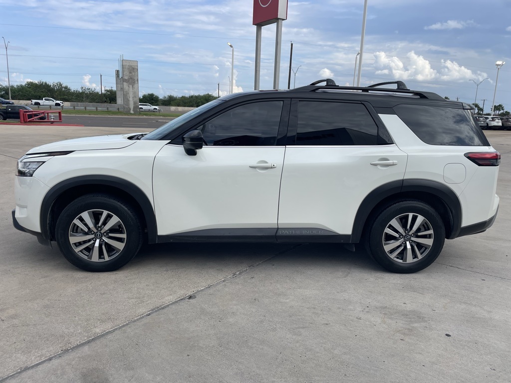 2023 Nissan Pathfinder SL photo 3