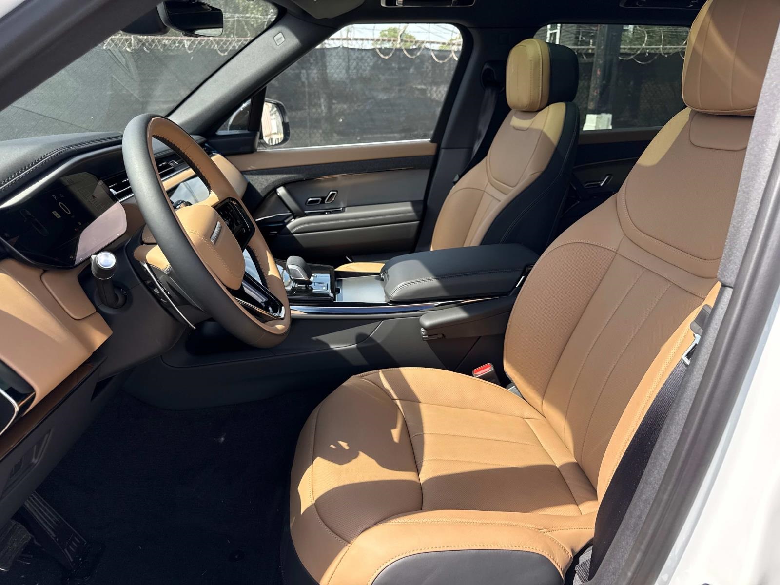 2025 Land Rover Range Rover Sport SE photo 11