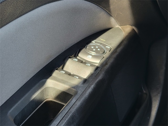2016 Ford Fusion S photo 23