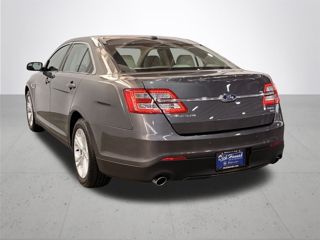 2019 Ford Taurus SEL photo 12