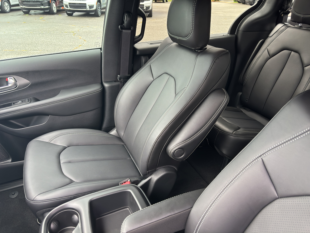 2026 Chrysler Voyager LX photo 25