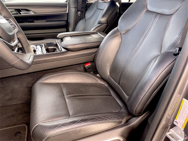 2023 Jeep Wagoneer L Series II photo 3