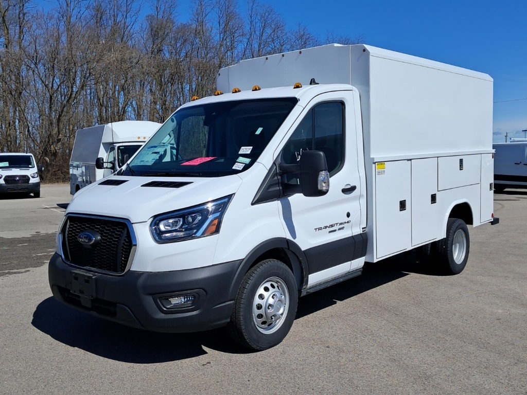 2024 Ford Transit Cutaway Base's photo