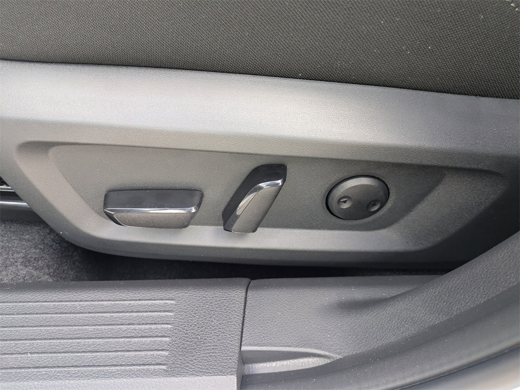 2025 Nissan Rogue SV photo 21