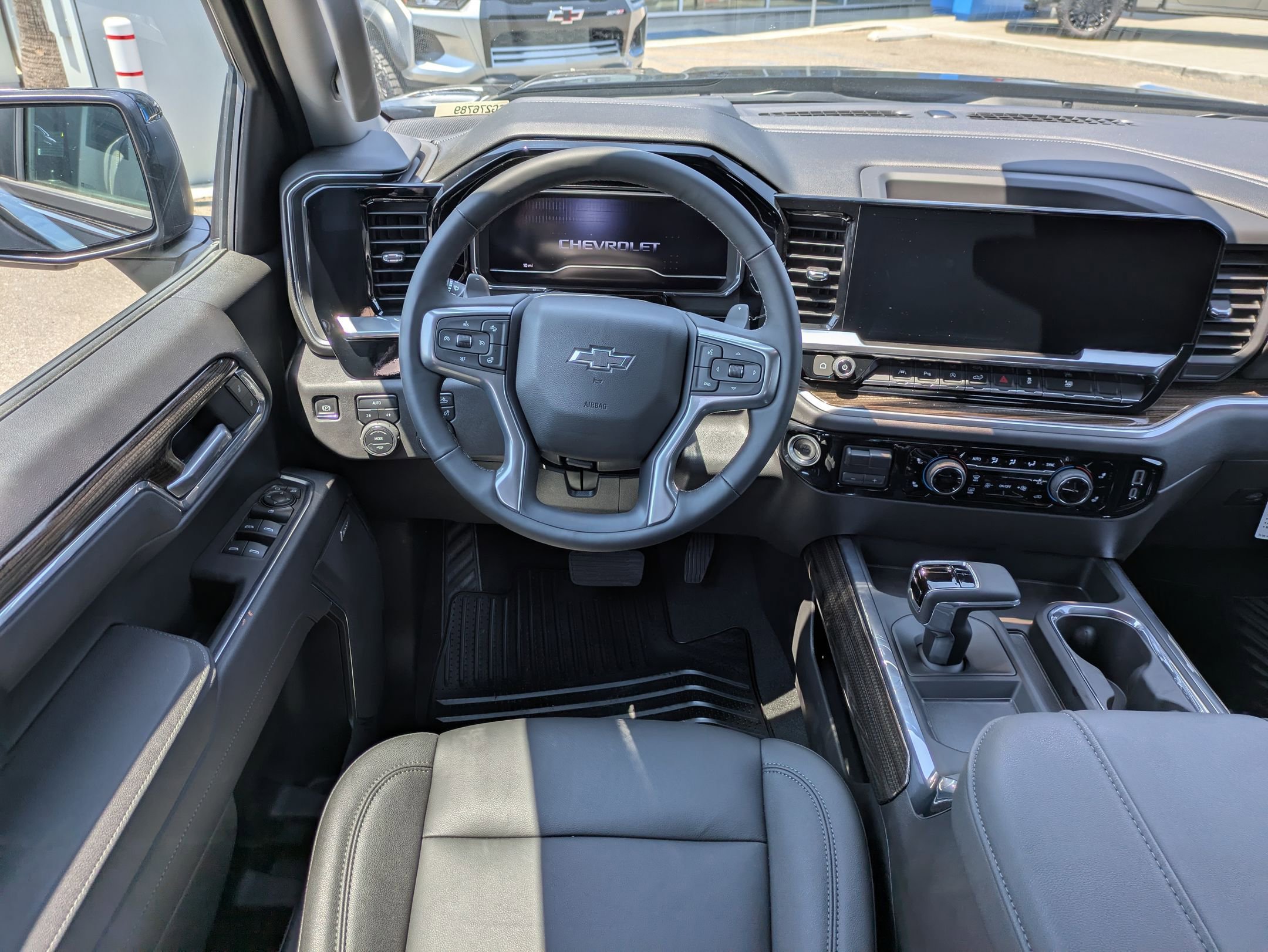 2025 Chevrolet Silverado 1500 RST photo 10