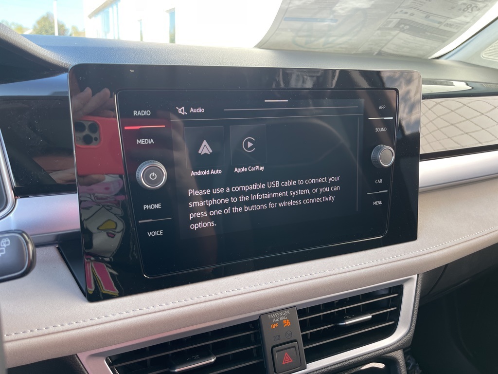 2025 Volkswagen Taos SE photo 8