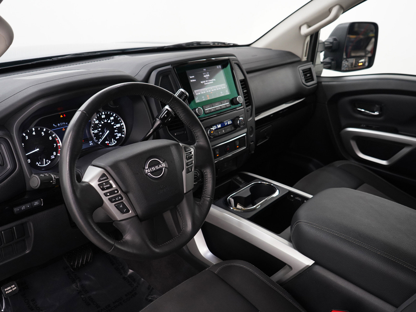 2024 Nissan Titan SV photo 25