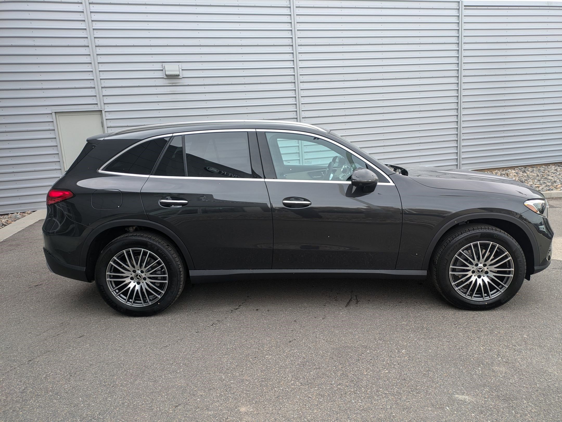 2025 Mercedes Benz GLC 300 4MATIC photo 2
